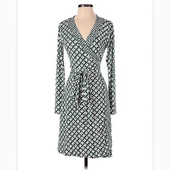 Banana Republic Dresses & Skirts - Banana Republic Green & White Geometric Print Wrap Around Jersey Dress sz XL